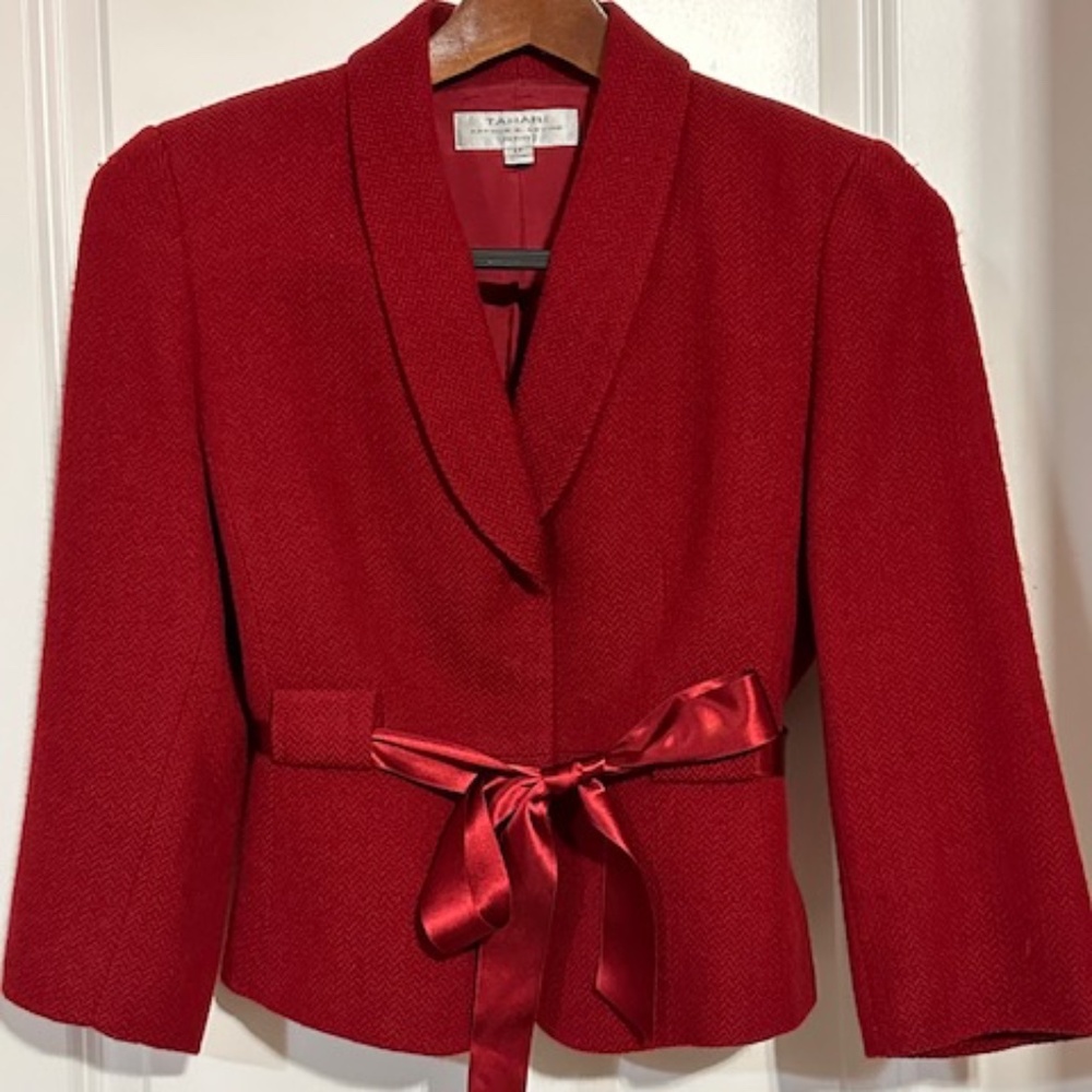 Elegant Tahari Petite Red Wool Suit - 6P